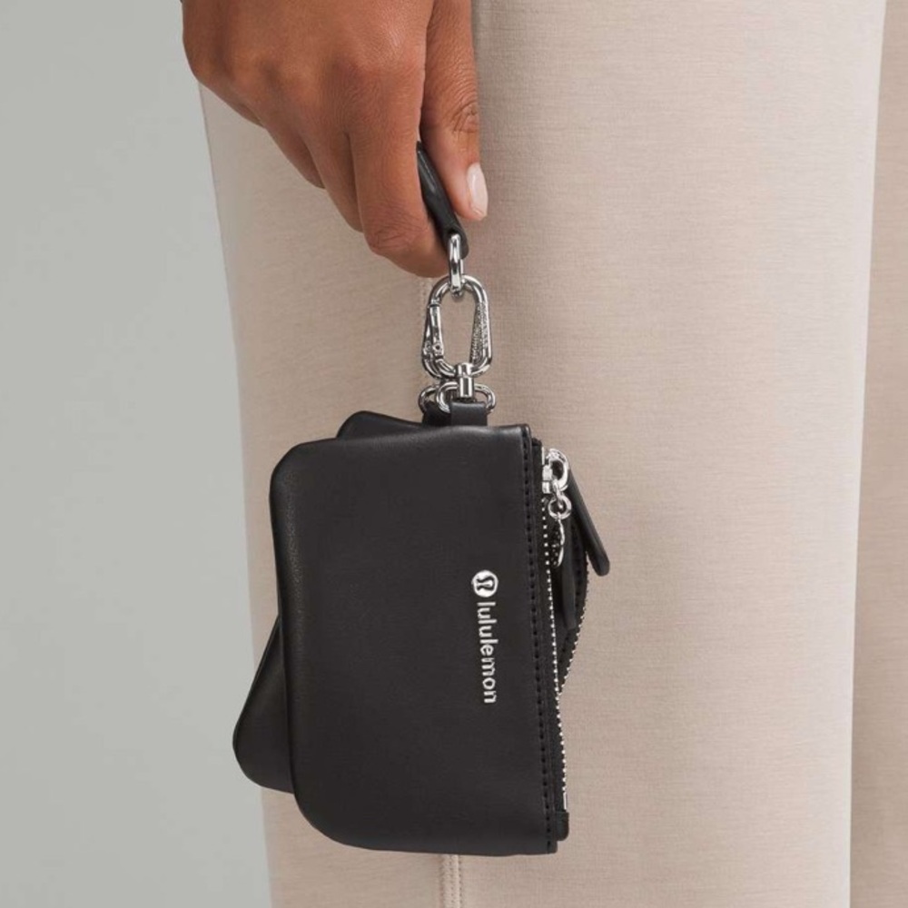 NWT Lululemon Dual Pouch Wristlet *Leather Alternative
Black / Silver - Picture 3 of 9